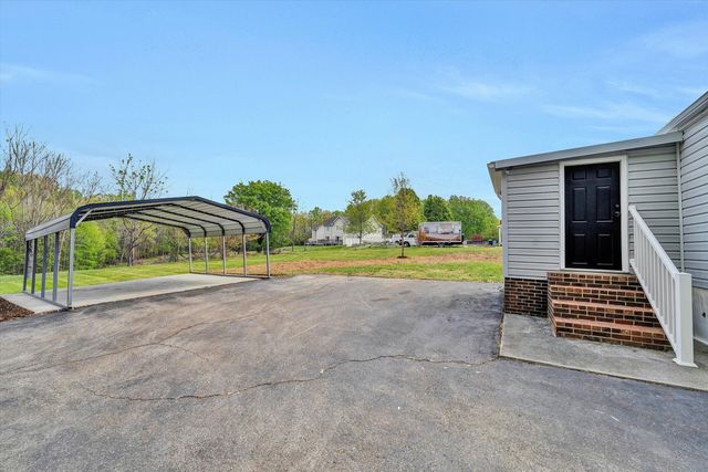 1810 SCUFFLING HILL RD, Rocky Mount, VA 24151