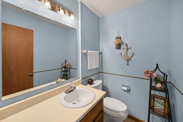 495 Marquette AVENUE, Oak Creek, WI 53154