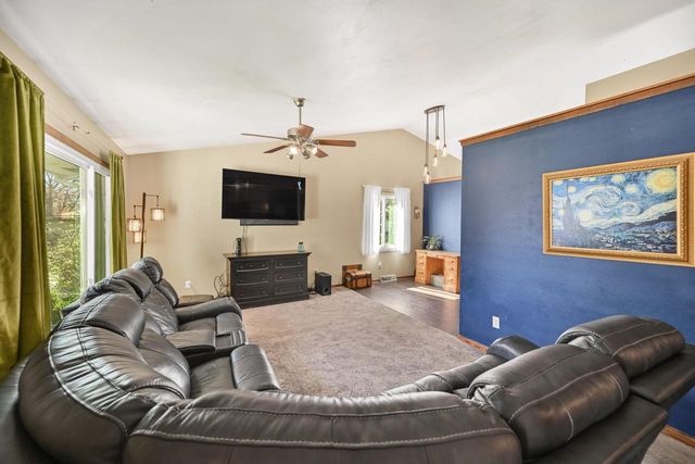 495 Marquette AVENUE, Oak Creek, WI 53154