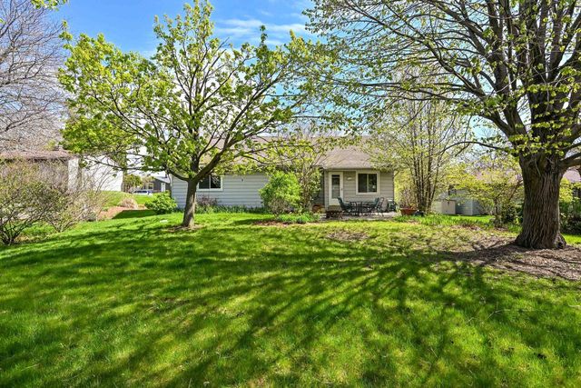 495 Marquette AVENUE, Oak Creek, WI 53154
