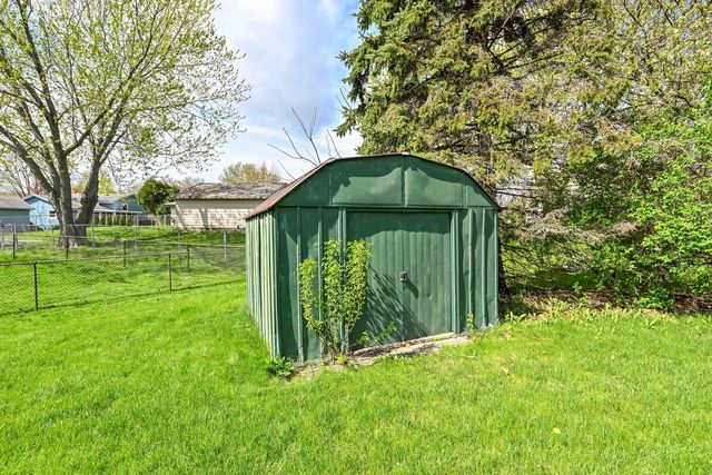 495 Marquette AVENUE, Oak Creek, WI 53154