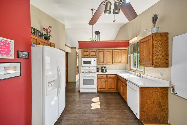 495 Marquette AVENUE, Oak Creek, WI 53154