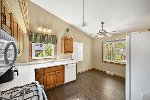 495 Marquette AVENUE, Oak Creek, WI 53154