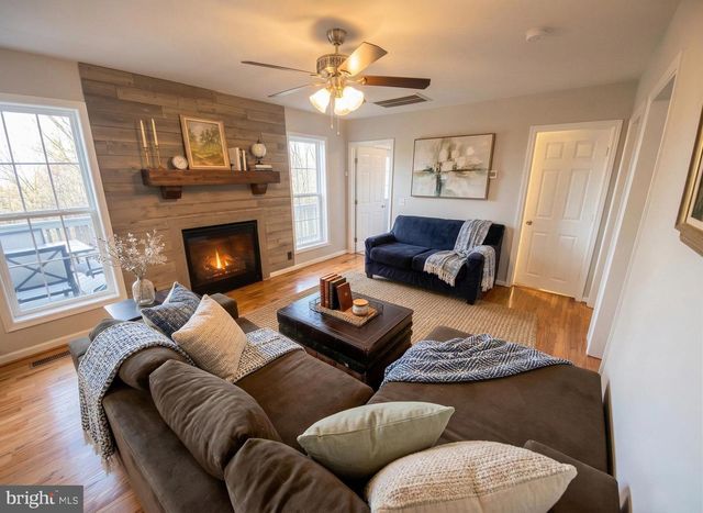 397 PARKSIDE RD, Linden, VA 22642