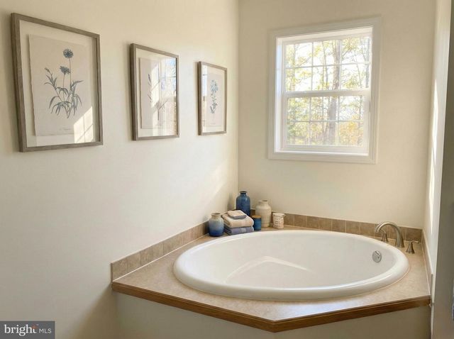 397 PARKSIDE RD, Linden, VA 22642