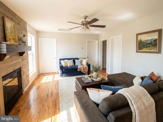 397 PARKSIDE RD, Linden, VA 22642