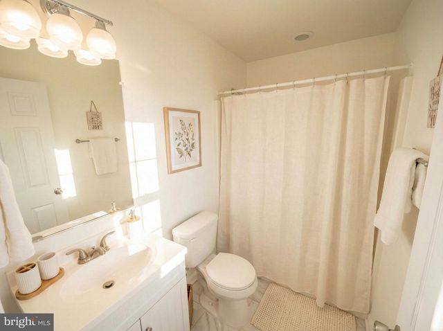 397 PARKSIDE RD, Linden, VA 22642