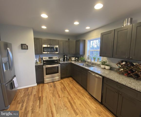 397 PARKSIDE RD, Linden, VA 22642