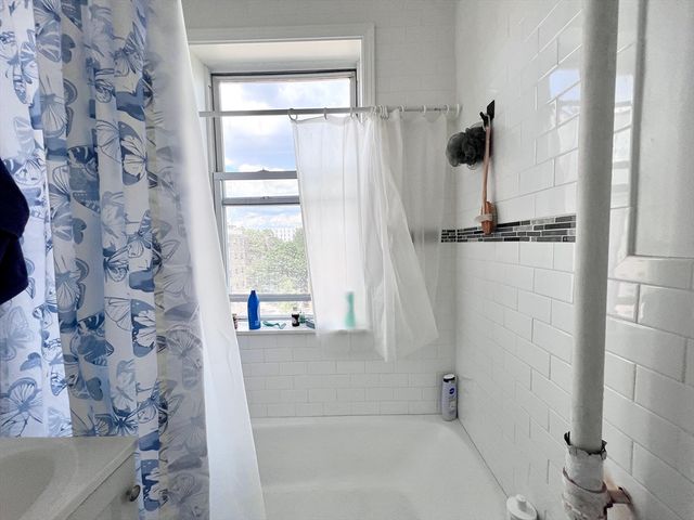 1607 Commonwealth Ave 33, Boston, MA 02135