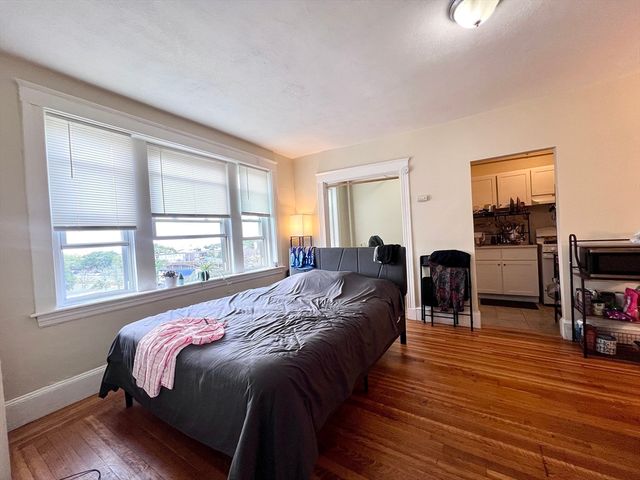 1607 Commonwealth Ave 33, Boston, MA 02135