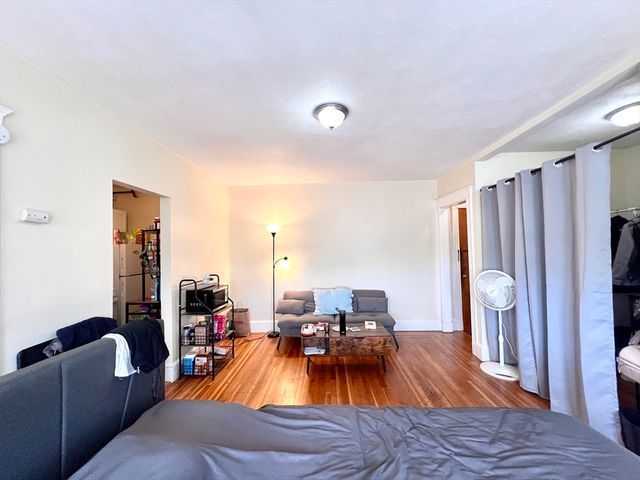 1607 Commonwealth Ave 33, Boston, MA 02135