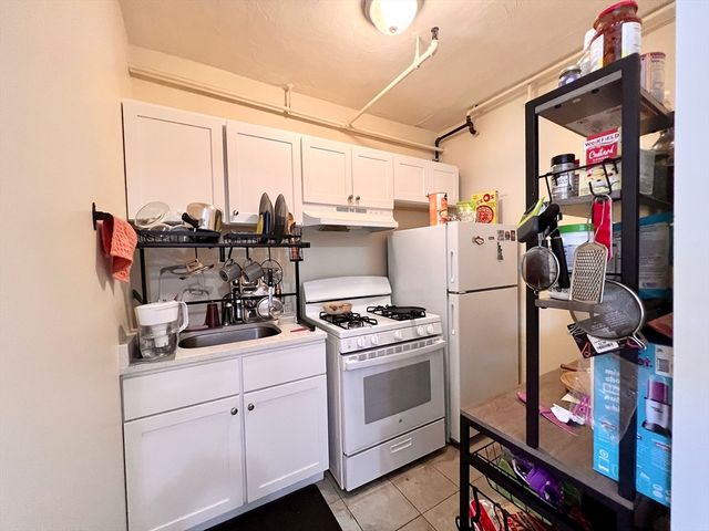 1607 Commonwealth Ave 33, Boston, MA 02135