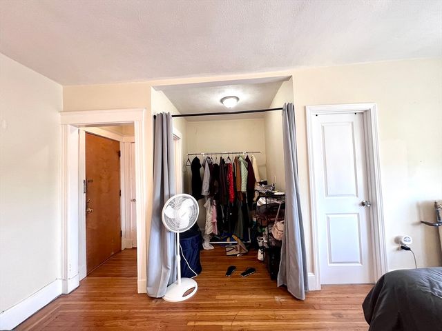 1607 Commonwealth Ave 33, Boston, MA 02135