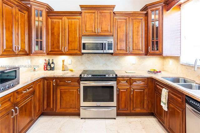 10564 NW 57th St, Doral, FL 33178