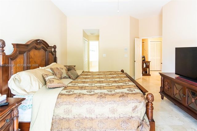 10564 NW 57th St, Doral, FL 33178