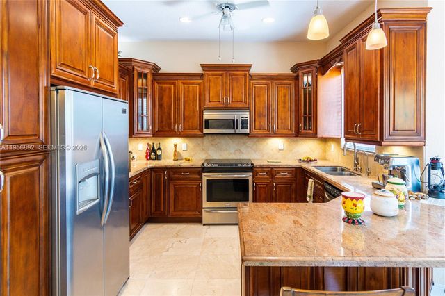 10564 NW 57th St, Doral, FL 33178