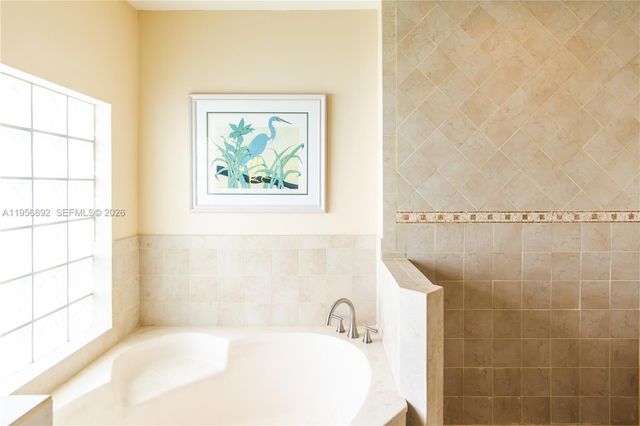 10564 NW 57th St, Doral, FL 33178