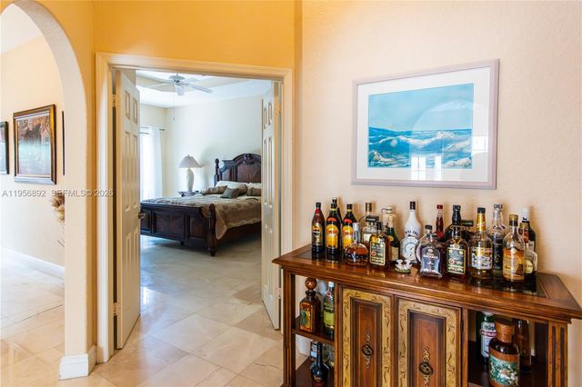 10564 NW 57th St, Doral, FL 33178