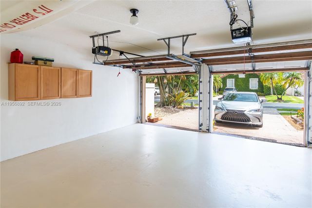 10564 NW 57th St, Doral, FL 33178