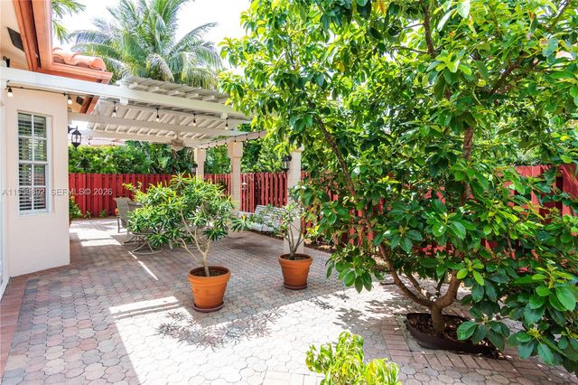 10564 NW 57th St, Doral, FL 33178