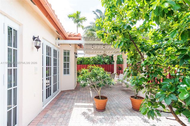 10564 NW 57th St, Doral, FL 33178