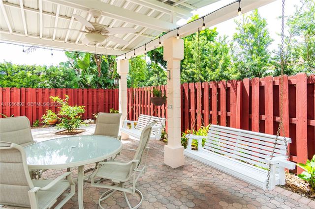 10564 NW 57th St, Doral, FL 33178