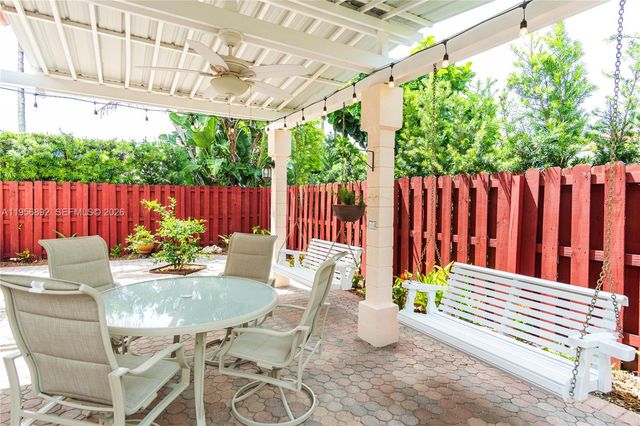 10564 NW 57th St, Doral, FL 33178