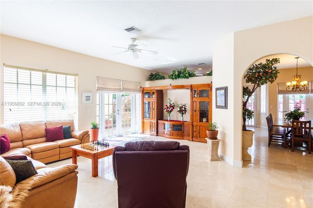 10564 NW 57th St, Doral, FL 33178