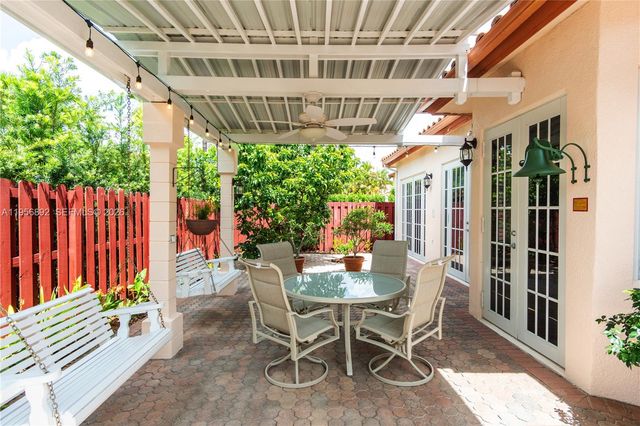 10564 NW 57th St, Doral, FL 33178