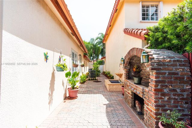 10564 NW 57th St, Doral, FL 33178