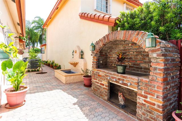 10564 NW 57th St, Doral, FL 33178