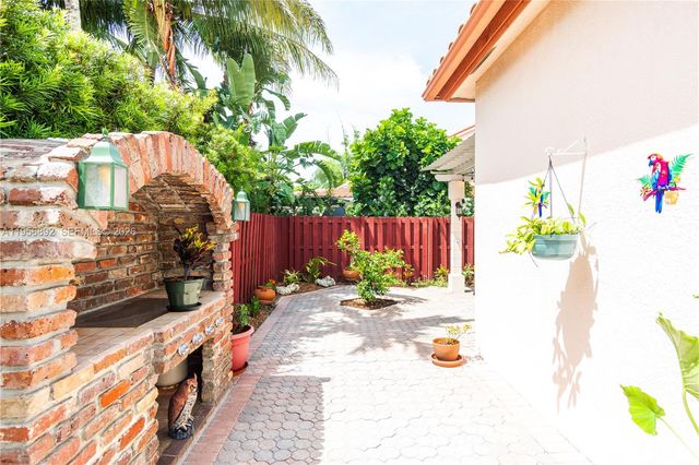 10564 NW 57th St, Doral, FL 33178