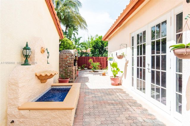 10564 NW 57th St, Doral, FL 33178