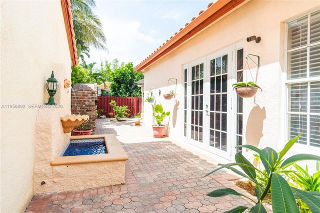 10564 NW 57th St, Doral, FL 33178