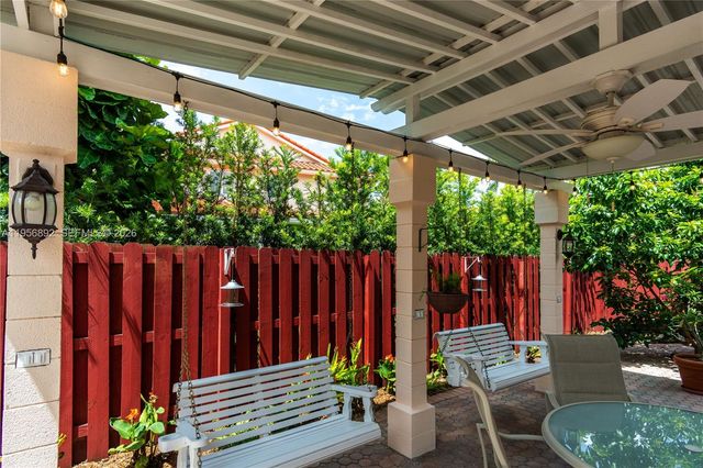 10564 NW 57th St, Doral, FL 33178