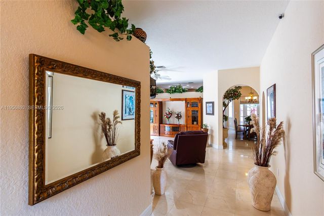 10564 NW 57th St, Doral, FL 33178