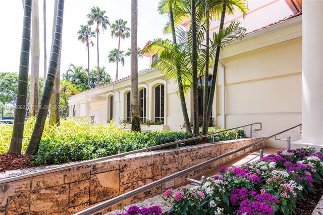 10564 NW 57th St, Doral, FL 33178