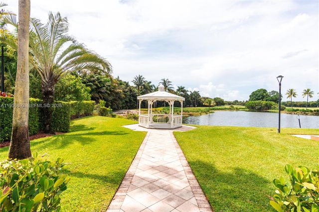 10564 NW 57th St, Doral, FL 33178