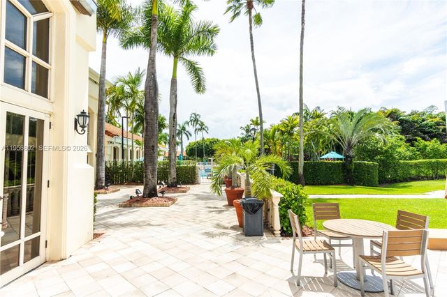 10564 NW 57th St, Doral, FL 33178