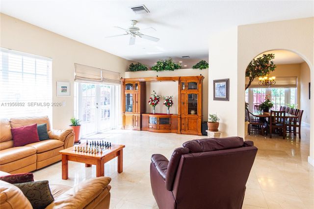 10564 NW 57th St, Doral, FL 33178