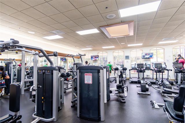 10564 NW 57th St, Doral, FL 33178