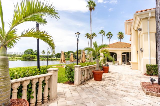 10564 NW 57th St, Doral, FL 33178