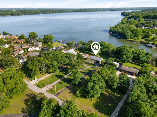179 Snug Harbor Dr, Hendersonville, TN 37075