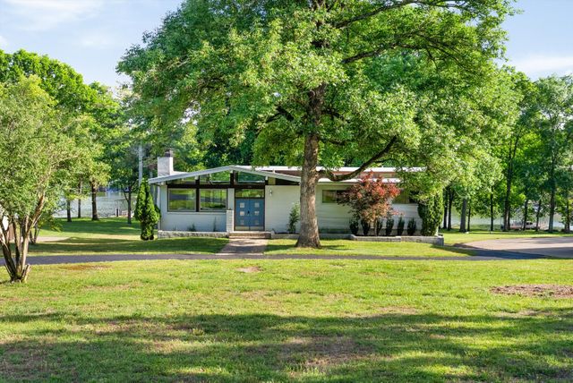 179 Snug Harbor Dr, Hendersonville, TN 37075