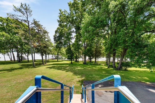 179 Snug Harbor Dr, Hendersonville, TN 37075