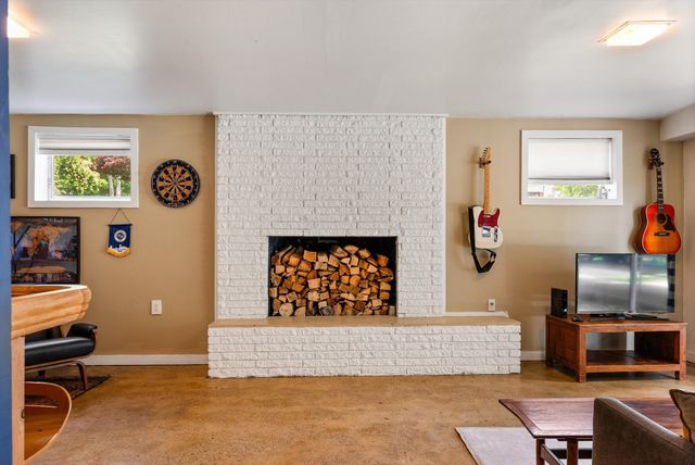 179 Snug Harbor Dr, Hendersonville, TN 37075