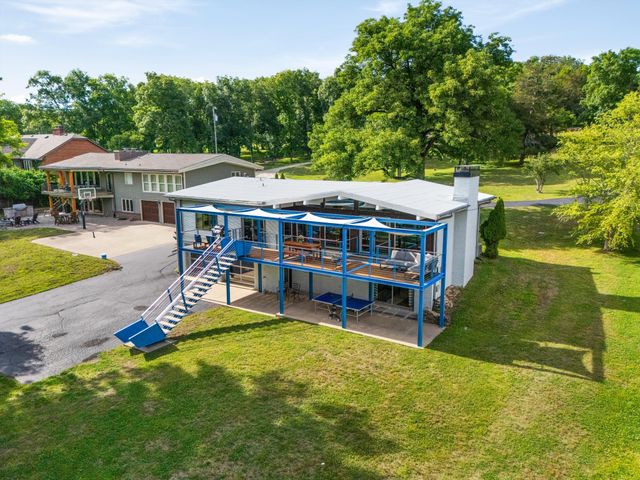 179 Snug Harbor Dr, Hendersonville, TN 37075