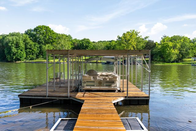 179 Snug Harbor Dr, Hendersonville, TN 37075
