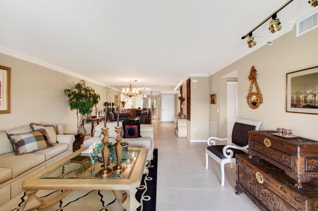 5952 Regal Glen Drive 104, Boynton Beach, FL 33437