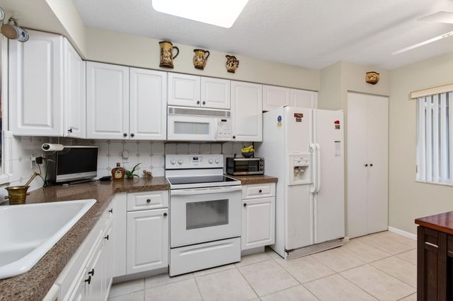 5952 Regal Glen Drive 104, Boynton Beach, FL 33437